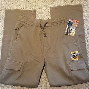 Boys Wrangler Advanced Comfort Tan Cargo Pants. Size 14/16. New with tags.